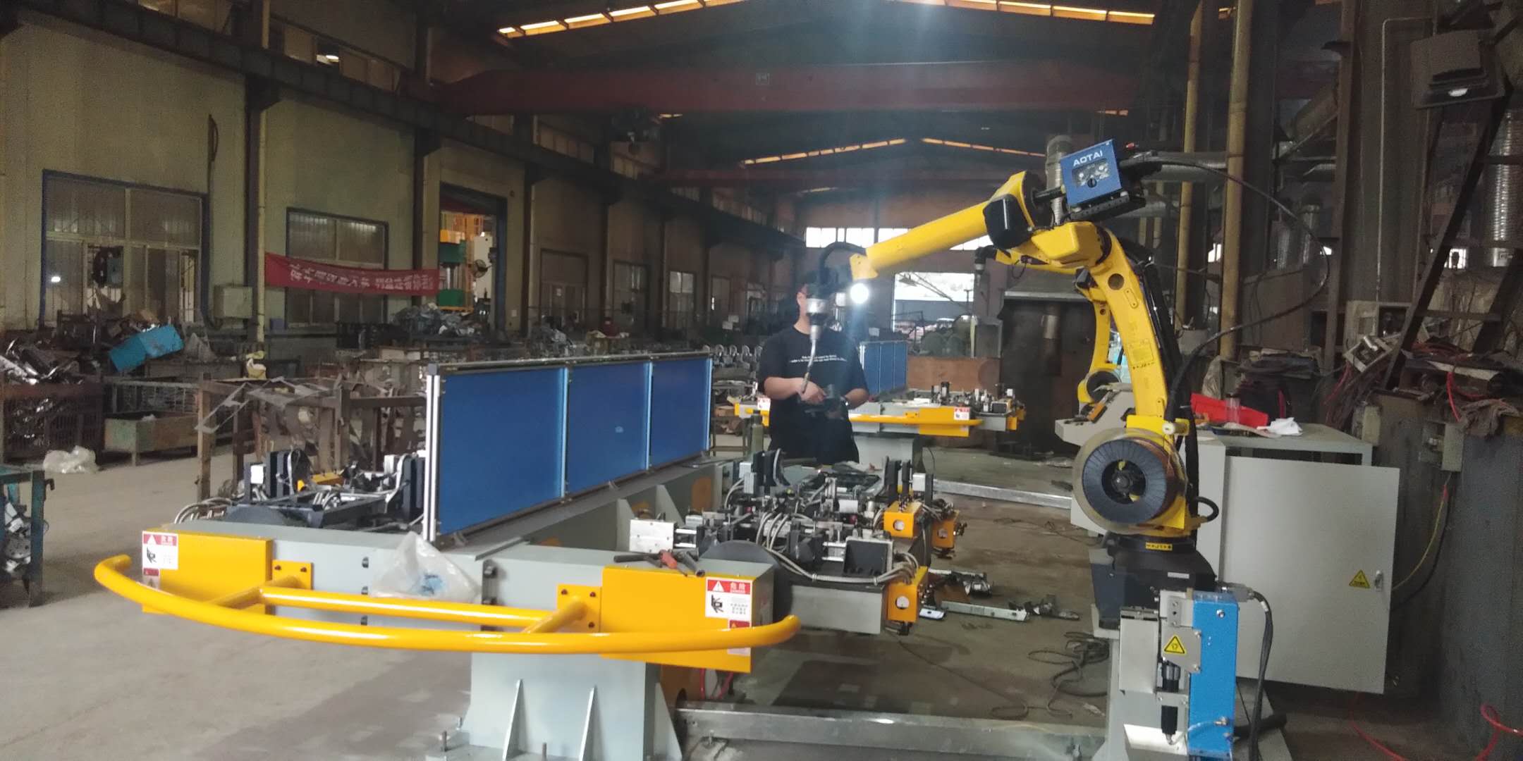 汽车座椅焊接 hjc888黄金城焊接机器人汽车座椅焊接